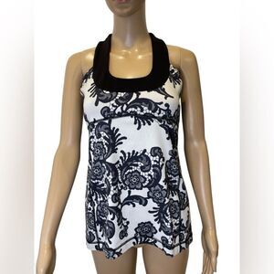 Lululemon Scoop Neck Black and White Lace Halter Top size 8